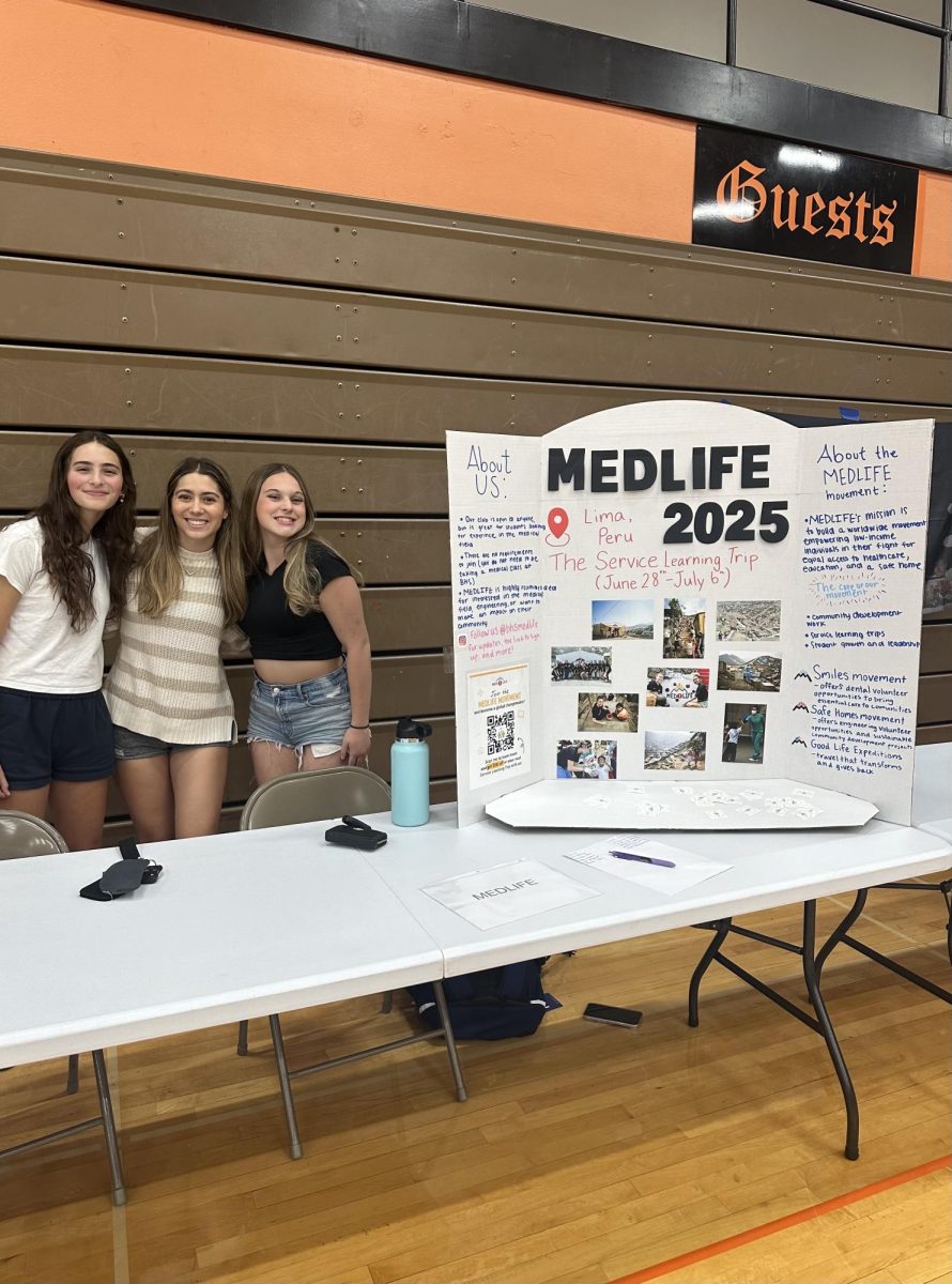 MedLife club members, dedicated to expanding their mission of helping low-income families gain access to resources, recruit members at the Club Fair.